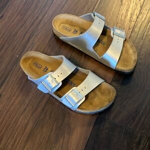 Women’s Birkenstock Arizona in Silver